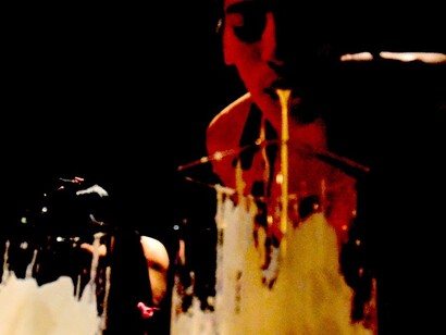 «Concurso # 1»: el ganador fue la primera persona en succionar con mayor rapidez y el premio consistió en una ancheta «canasta de víveres»