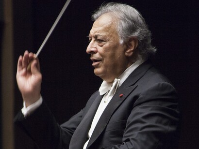 Ritmo coinvolgente e potenza sprigionata da un organico orchestrale imponente