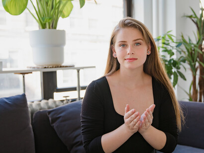 Na pandemia, alunos surdos assistiram aulas com professora especialista em publicidade e propaganda e Libras