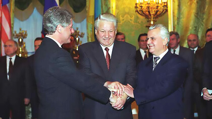 Trilateral Statement signing in Moscow, January 14, 1994, with U.S. President Clinton, Russian President Yeltsin, and Ukrainian President Kravchuk