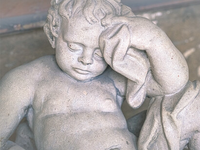 Estatua de un niño en Salzburgo, Austria