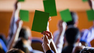 'Thong talk' como dizem os ingleses, nesta variante do sânscrito, 'tangka' ou seja, que significa engano. Outra vez, relembrem que após a queda do Muro de Berlim em 1989, já não existem esquerdas ou direitas, mas sim simplesmente a situação e a oposição, democráticas ou autocráticas. Mais evidentes estas no oriente, com exemplares também no ocidente. Entretanto, agora economicamente são híbridas, pois são dependentes — e simbióticas — de capital do mercado internacional moderno de Estados e privados. Nada que uma sanção económica não comprove