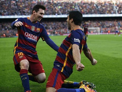 Leo Messi y Luis Suárez celebran un gol