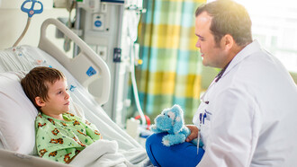 Especialmente crianças pequenas sentem a doença ou a hospitalização como um castigo