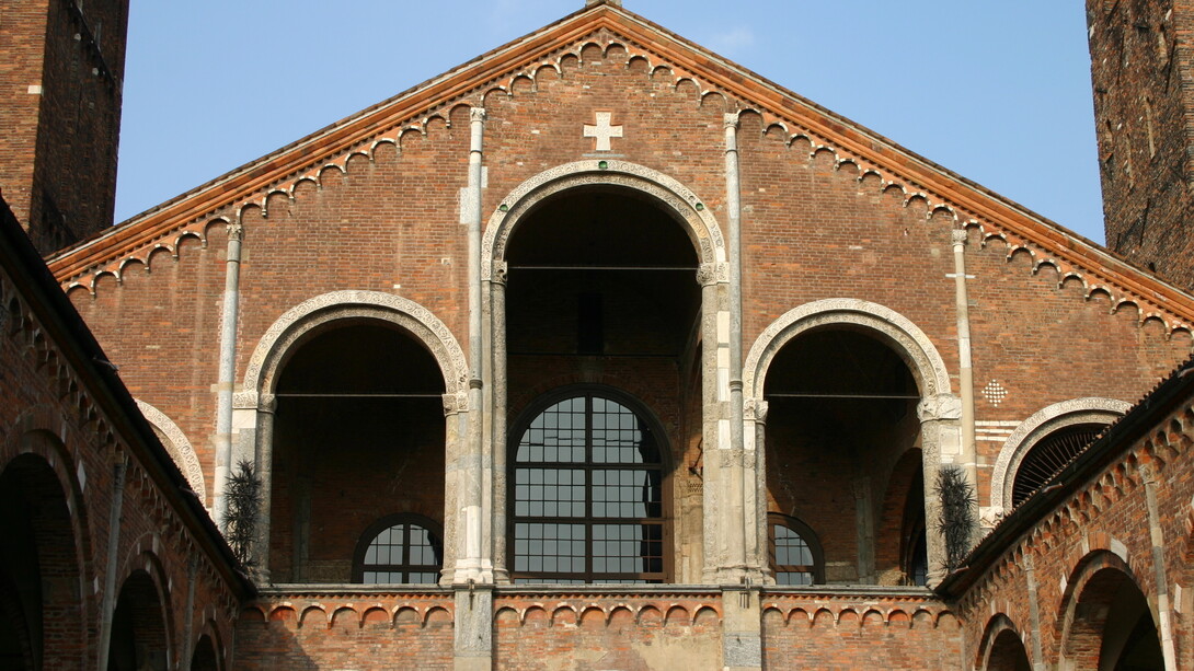 Milano, Sant'Ambrogio, facciata. Foto Giovanni Dall'Orto