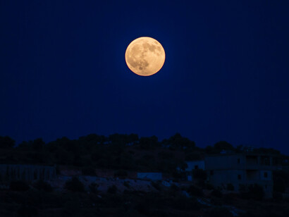 Luna invertida: Me cuesta crear lo ya nombrado, siento que voy a traicionar la consigna