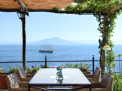 Villamarina il panorama dal giardino, Capri, Italia