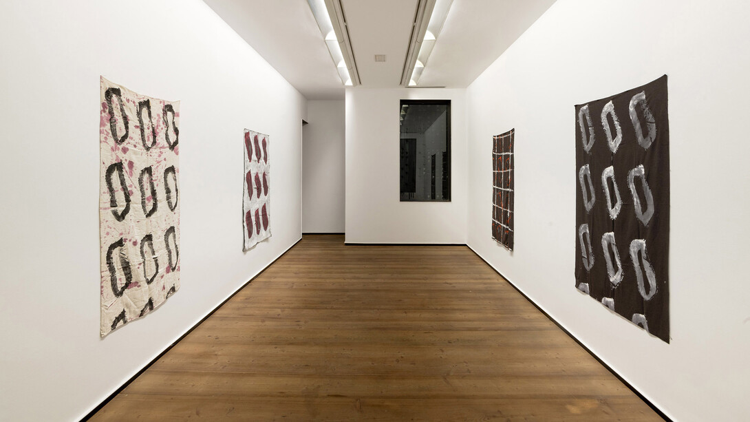 Claude Viallat, vista de exhibición. Cortesía de Galería Rafael Pérez Hernando