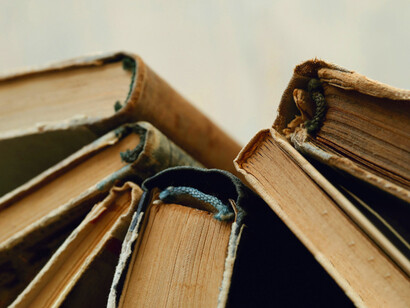 La literatura no es un reflejo de lo real, sino una forma única de reinventarlo con reglas y lógicas propias