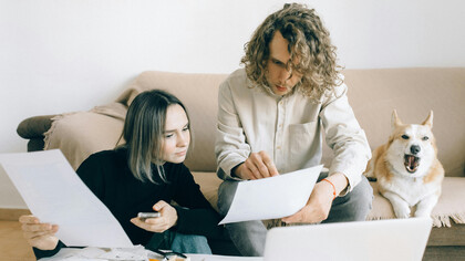 Descubra as vantagens e desafios do trabalho remoto, sua influência no mercado moderno e como se preparar para essa tendência crescente. Leia agora e refine sua perspectiva sobre o home office! 