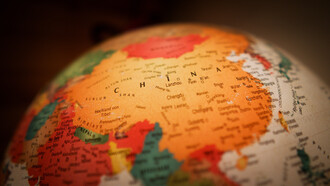 Globo terráqueo (mapamundi) enfocado en el territorio perteneciente a la República Popular China