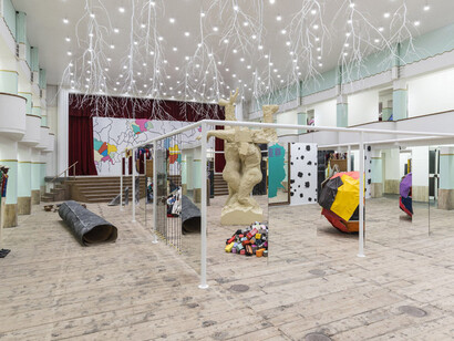 One thing doesn’t exclude the other. Courtesy of Galleria Continua