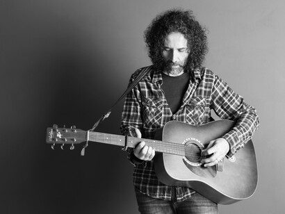 Marco Ragni alla chitarra