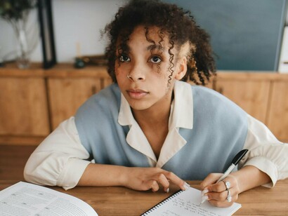 Estudante de inglês. Não vou nem me aprofundar aqui nas vantagens que se estendem também para a vida profissional, que são inúmeras e já são extremamente divulgadas e relembradas a todo momento. Porque além do quesito profissional, entendo que o impacto social e pessoal é ainda mais importante, é o que de fato gera valor na nossa vida