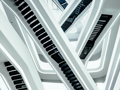 Trop d'échelles sont comme trop de chemins que l'on rencontre au début de son voyage