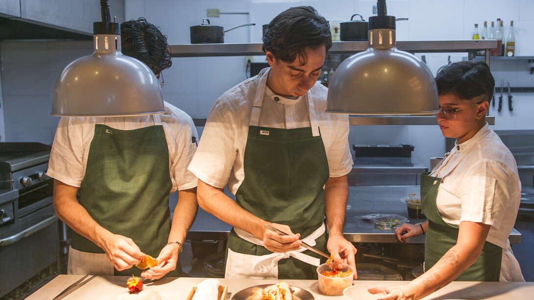 Kilómetro Venezuela es un menú de degustación que celebra la diversidad geográfica y cultural del país a través de una experiencia gastronómica de alto nivel. La autoría de todas las fotografías del artículo corresponde a Liliana Martínez @unapizcadelili