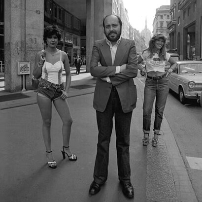 Con il suo stile pop e giocoso, Fiorucci ha anticipato tendenze globali, trasformando Milano in una capitale della moda giovane e internazionale