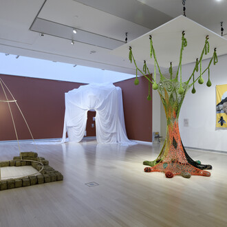 Various artists, Golden repair, exhibition view. Courtesy of Ludwig Museum. Photo by József Rosta © Ludwig Museum – Museum of Contemporary Art