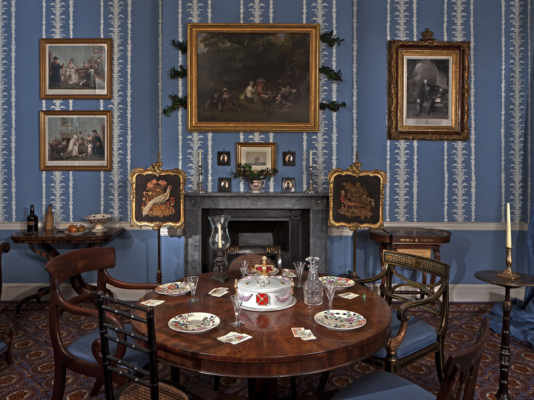 A drawing room in 1830 at Christmas © Chris Ridley
