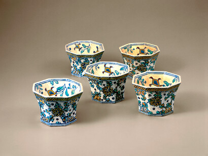 Octagonal mukōzuke with replica of Dutch floral design in underglaze enamels, Edo period (18th century), Idemitsu Museum of Arts, Ogata Kenzan