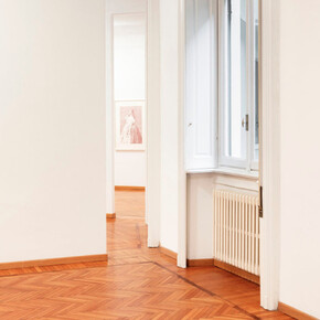 How to Look at a Camera. Courtesy of Monica De Cardenas