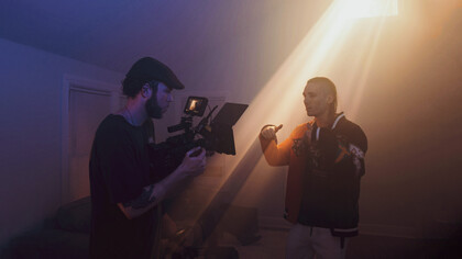 En marketing, las marcas que emplean storytelling logran transmitir sus mensajes de manera memorable y auténtica, más allá de simples datos o promociones