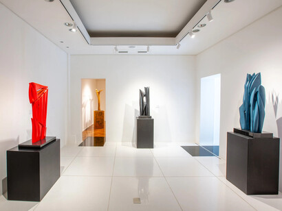 Pablo Atchugarry, The time of sculpture, exhibition view. Courtesy of Contini Art Gallery