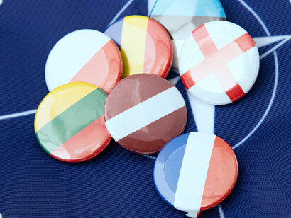 Buttons representing flags of different countries