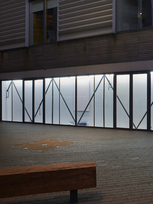 Torschlusspanik, Vitrine, London.