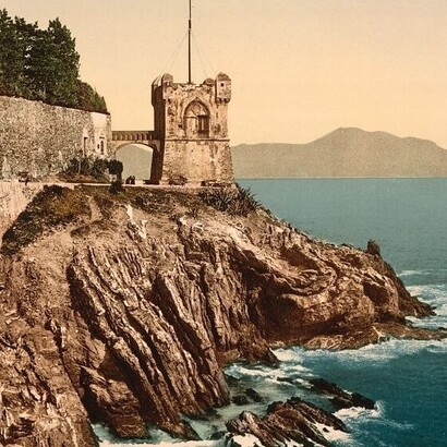 Tratto da "Vedute di architettura e altri siti in Italia nella collezione di stampe fotocromatiche", 1905. La torre, Nervi, Genova, Italia