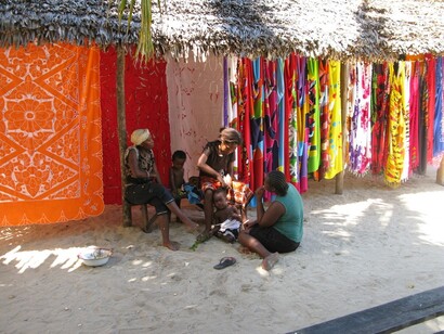 Venditori di stoffe a Nosy Iranja