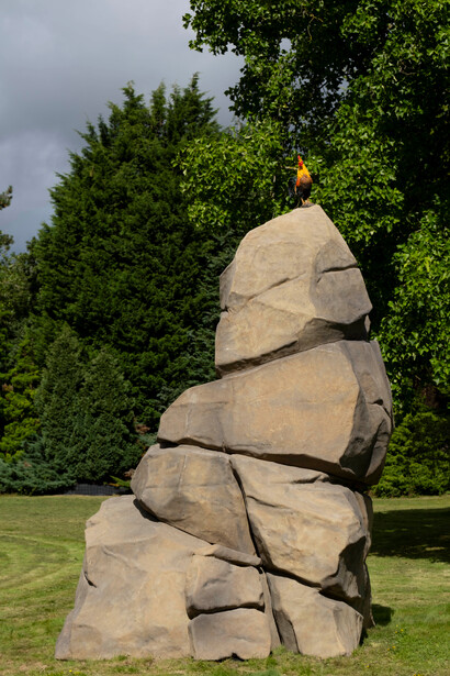 Simeon Barclay, Pittu pithu pitoo, 2022. Courtesy the artist, Yorkshire Sculpture Park and Workplace, London. Photo by Jonty Wilde