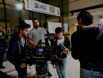 Luca seretti e parte della crew settando ARRI Alexa per girare