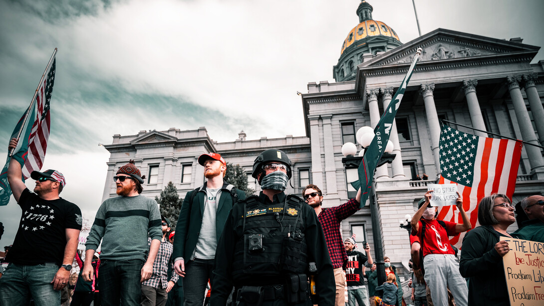 Grupo de manifestantes toman las afueras del capitolio el 6 de enero de 2021 en Washington D.C., EE.UU.