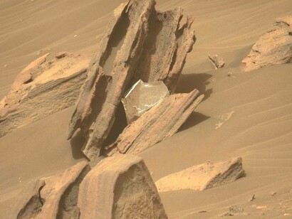 Frammento di coperta termica, a seguito dell'approdo di Perseverance su Marte nel 2021
