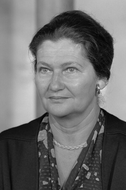 Simone Veil (1927-2017), superviviente del Holocausto, como Ministra de Salud promovió la ley que en 1975 despenalizó el aborto en Francia 