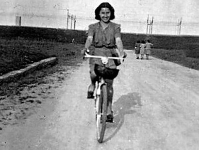 Staffetta partigiana in bicicletta