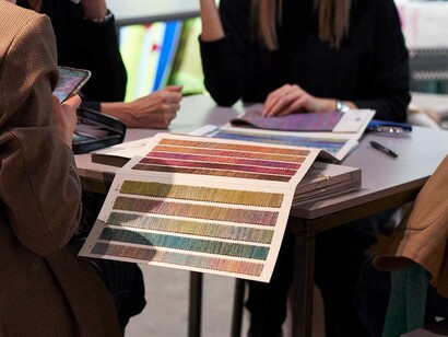 Pitti si occupa della maglieria, cioè di fatto a mano o con macchine orizzontali