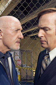 Jonathan Banks (izquierda) y Bob Odenkirk representan a Mike Ehrmantraut y Jimmy McGill, respectivamente 
