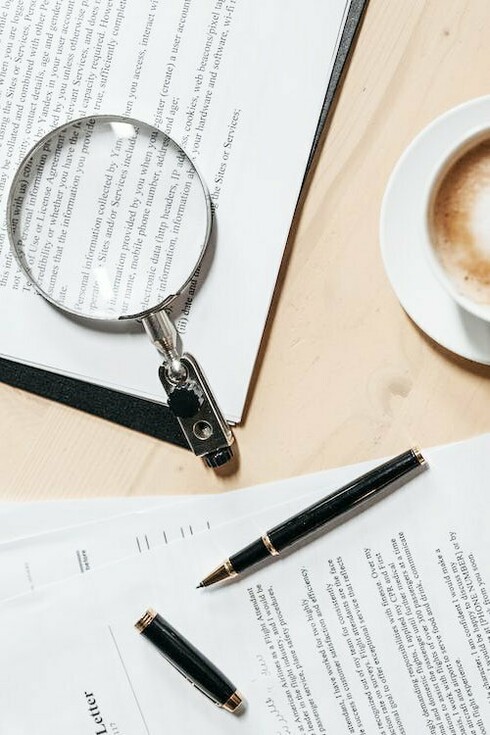 Note Legali fu fondata dopo che i suoi fondatori si resero conto di una difficoltà da parte dei musicisti nel reperire informazioni certe sui diritti e in generale sulle regole di questo ambiente