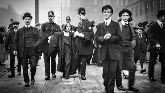 Sufragista arrestada por manifestarse en Londres