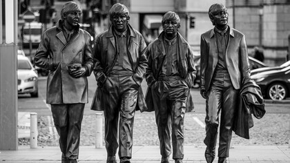 "Now and Then", a última música dos Beatles, foi divulgada após quase 50 anos, emocionando fãs com a ajuda da inteligência artificial