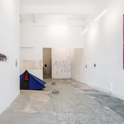 Chelo Matesanz, Carta blanca #4 [a Chelo Matesanz], vista de exhibición. Cortesía de la Galería Nordés