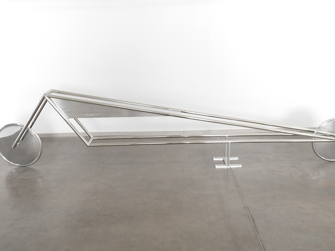 Gianni Piacentino, "NICKEL FRAME VEHICLE WITH ALUMINIUM TRIANGLE TANK AND WHEELS_F_MODEL 71", 2013, Nickel-plated steel tube, aluminum, polished aluminum (Anticorodal 6082), polished aluminum (Anticorodal 6082) on wood (assembled in 4 parts), 28 3/4 x 133 1/2 x 8 1/4 inches
73 x 339 x 21 cm