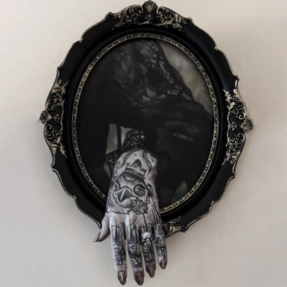 Tanya Gomelskaya makes mesmerizing three-dimensional paintings 