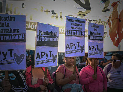 Workers from the Prof. Dr. Juan P. Garrahan Hospital gather in protest at the National Congress in Buenos Aires, Argentina, opposing the presidential veto of the Pediatric Emergency Law