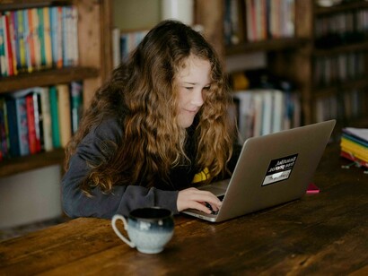 Descubra a importância das tarefas de casa na educação familiar e como elas influenciam o aprendizado dos estudantes