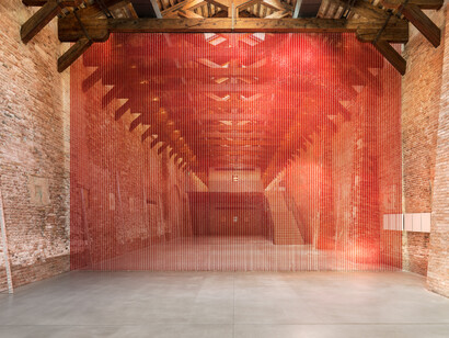 Felix Gonzalez Torres, “Untitled” (Blood), 1992, Pinault Collection, “Untitled” (7 Days of Bloodworks), 1991, Pinault Collection. Installation View ‘Luogo e Segni’, Punta della Dogana, 2019 © Palazzo Grassi, foto Delfino Sisto Legnani e Marco Cappelletti