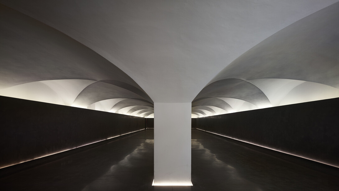 Il Salone Borghini nel piano interrato - Nuovo Museo degli Innocenti, Firenze. Foto di Pietro Savorelli, Benedetta Gori e Damiano Verdiani