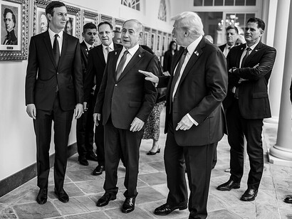 Il presidente Donald Trump parla con il primo ministro israeliano Benjamin Netanyahu sul Colonnato Ovest dopo una conferenza stampa congiunta in cui è stato annunciato il piano di pace degli Stati Uniti per Gaza, lunedì 29 settembre 2025. Foto ufficiale della Casa Bianca di Daniel Torok.